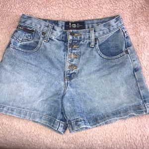 Women’s lei jean shorts